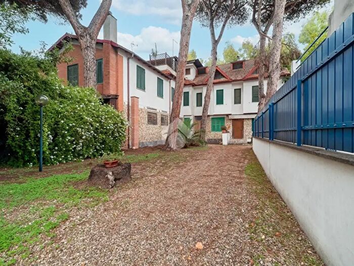 Appartamento trilocale in vendita in Via degli Anguillara, Santa Marinella