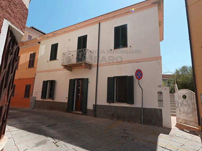 Casa trilocale in vendita in Via Raffaello Sanzio N, La Maddalena