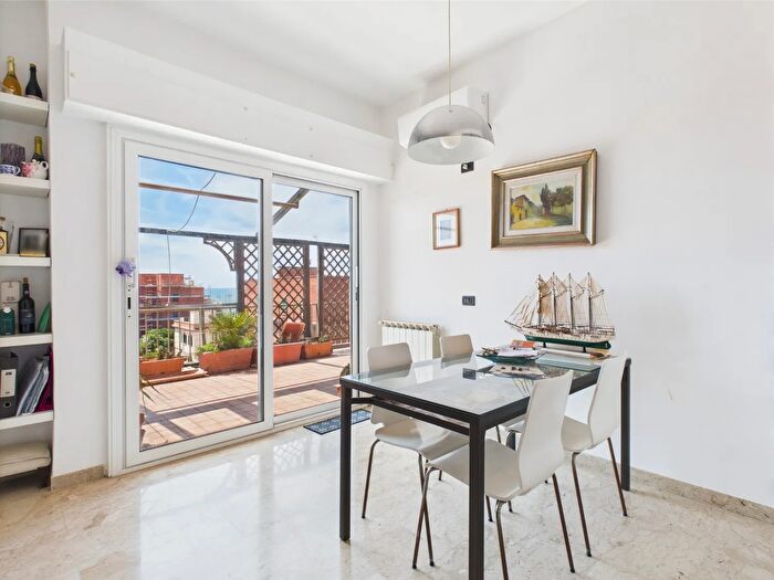 Appartamento trilocale in affitto in Via della Santabarbara, Roma