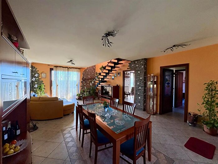 Appartamento con 8 locali in vendita in Via Rigo, Viterbo