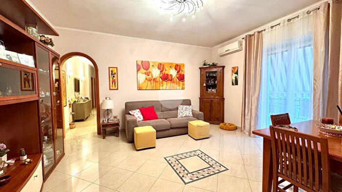 Appartamento quadrilocale in vendita in Via Tommaso Blanch, Napoli