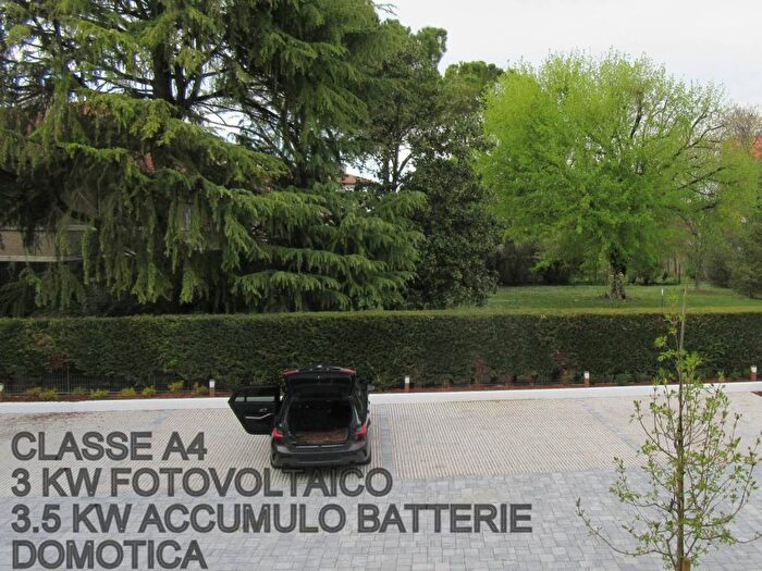 Appartamento trilocale in affitto in Via Genova, Sacra Famiglia Basso Isonzo, Padova