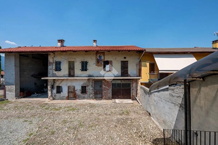 Casa con 6 locali in vendita in Via Servour, Revello