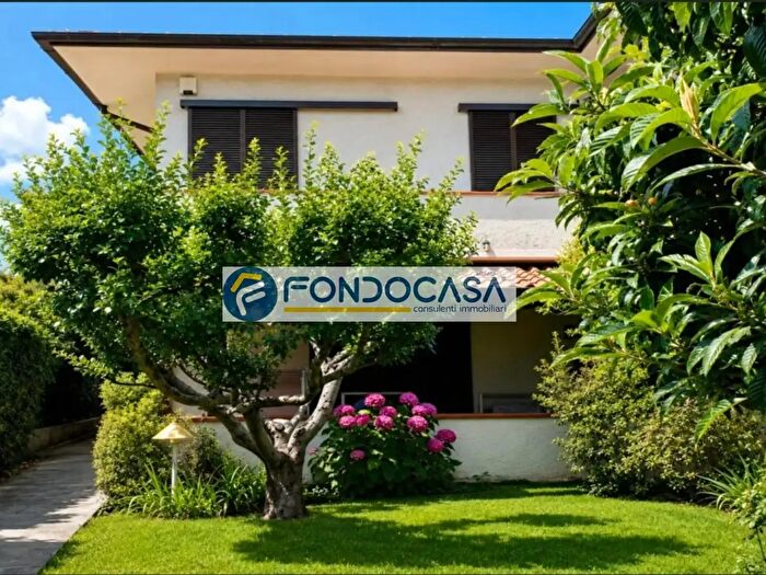 Casa quadrilocale in vendita in Via delle Erbe, Pietrasanta