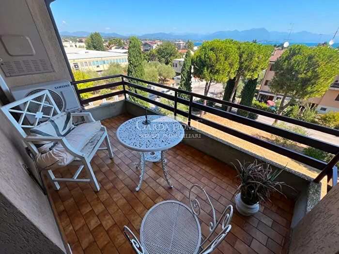 Appartamento con 5 locali in vendita in Via Michelangelo, Desenzano Del Garda