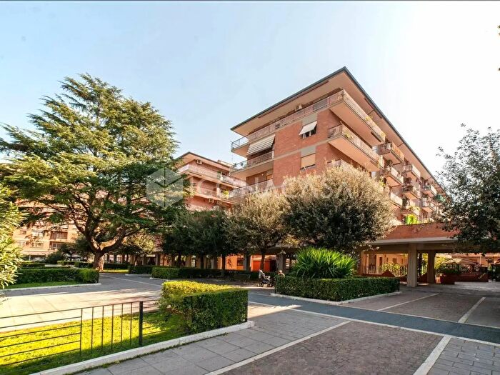 Appartamento trilocale in vendita in Piazza Aruleno Celio Sabino, Roma