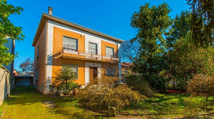 Casa con 6 locali in vendita in Via Cavour Vanzaghello Milano Lombardia Italia, Vanzaghello