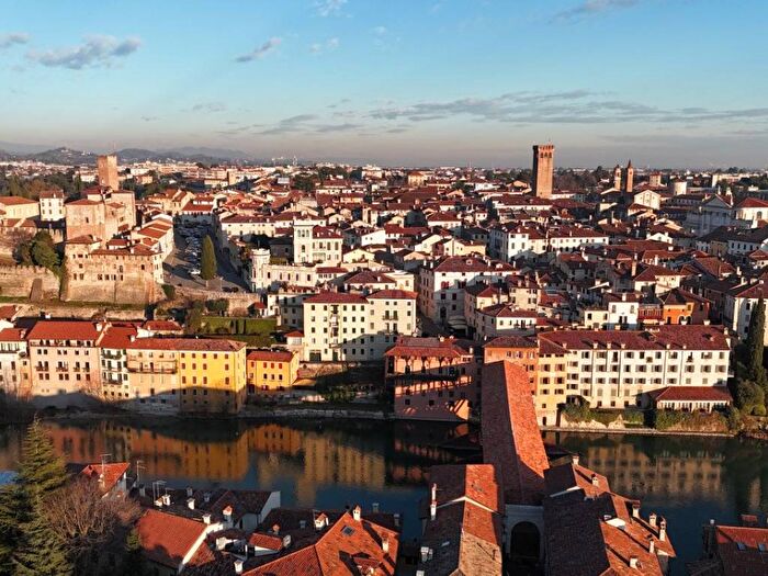 Appartamento con 6 locali in affitto in Via Verci, Centro, Bassano del Grappa