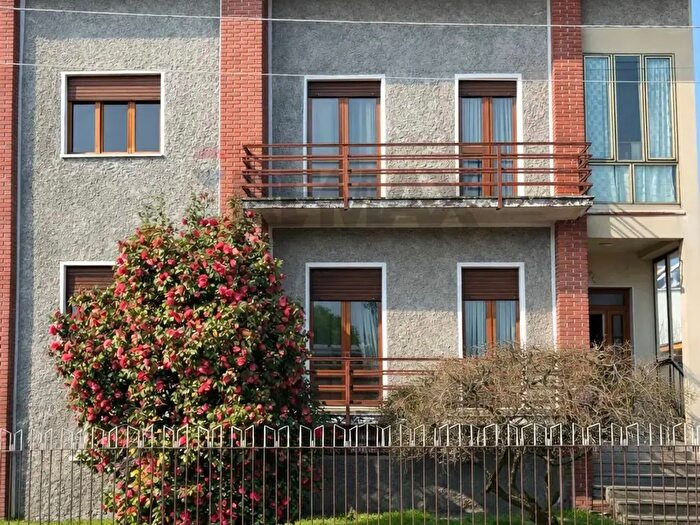 Casa con 8 locali in vendita in Via Lunati, Carpignano Sesia