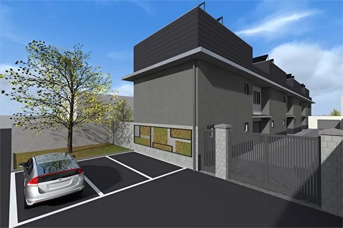 Casa quadrilocale in vendita in Novara