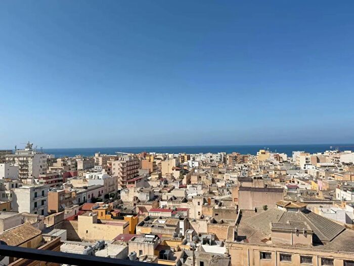 Appartamento con 10 locali in vendita in Largo Zerilli, Marsala