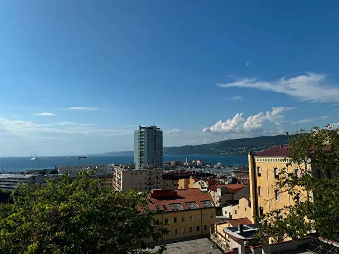 Appartamento quadrilocale in vendita in Via Belpoggio, Trieste