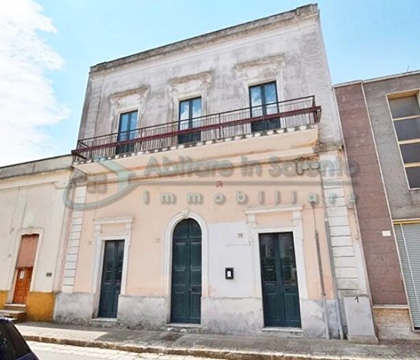 Casa con 9 locali in vendita in PresicceAcquarica