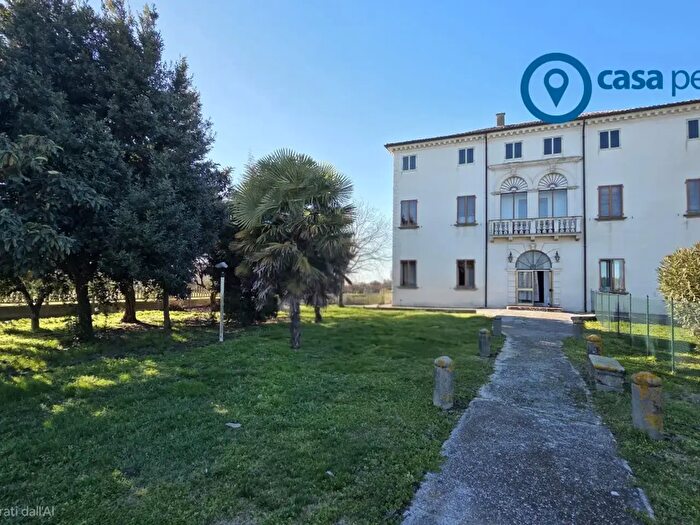 Casa con 7 locali in vendita in Via Galileo Galilei, Vescovana