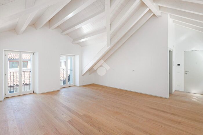 Appartamento quadrilocale in vendita in Via Valdirivo, Trieste