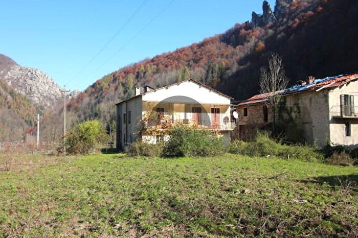 Casa con 6 locali in vendita in Fontane, Frabosa Soprana