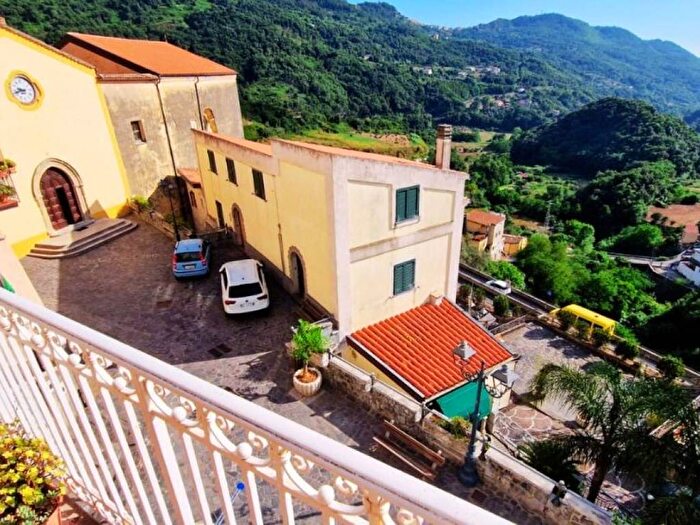 Appartamento con 6 locali in vendita in Piazza Caduti in Guerra, Centro, Sangineto