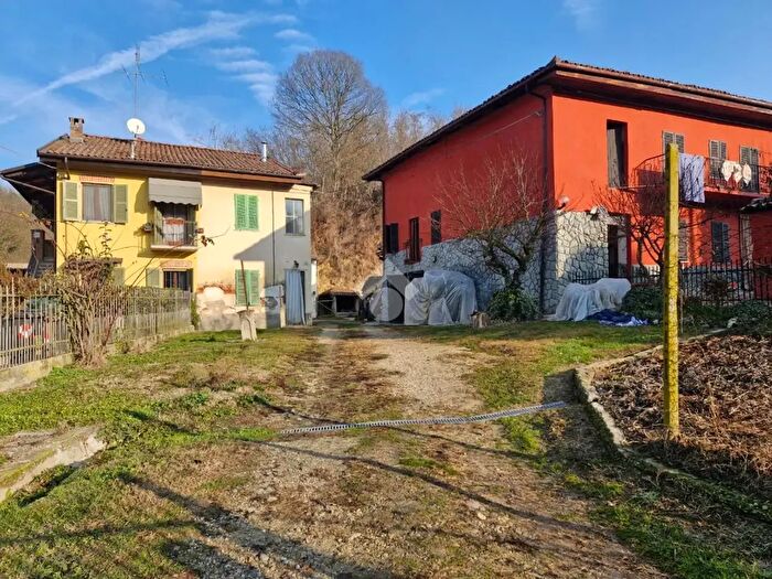 Casa quadrilocale in vendita in Frazione Casabianca, Asti