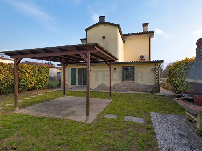 Casa con 7 locali in vendita in Via Terraglioni, Montecchio Precalcino