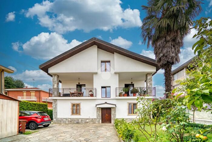 Appartamento con 5 locali in vendita in Via Stazione, Rosta