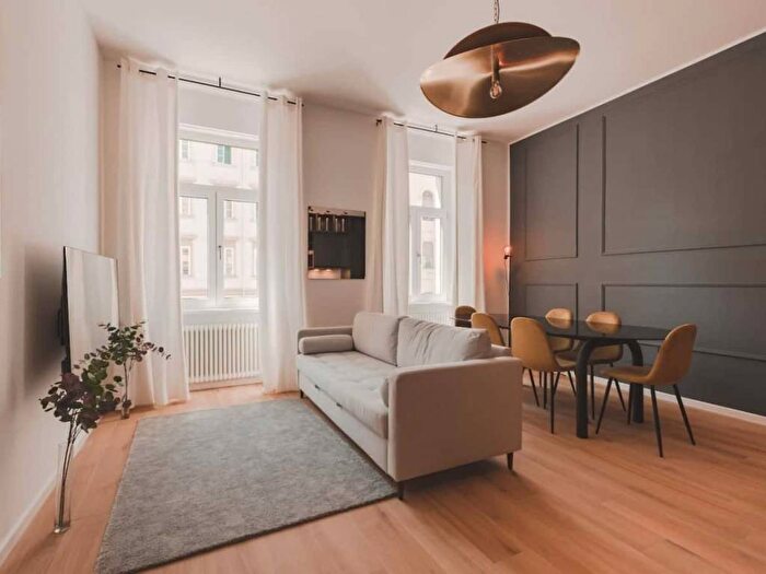 Appartamento quadrilocale in affitto in Via Giosuè Carducci, Largo Barriera Ospedale Maggiore, Trieste