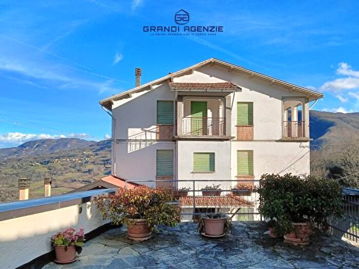 Casa con 5 locali in vendita in Strada Solaro, Palanzano