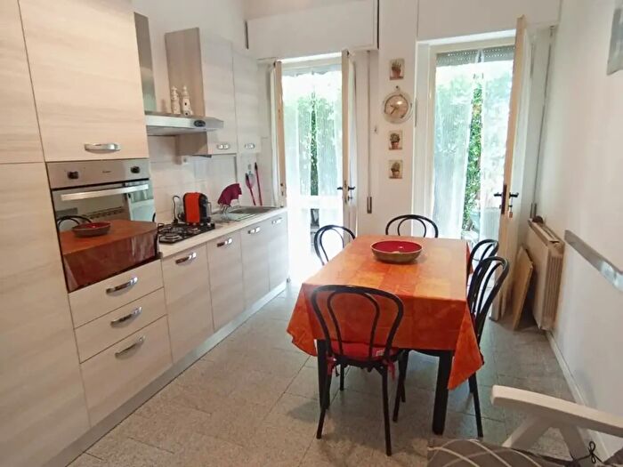 Appartamento trilocale in vendita in Via Lauro De Bosis, Viareggio