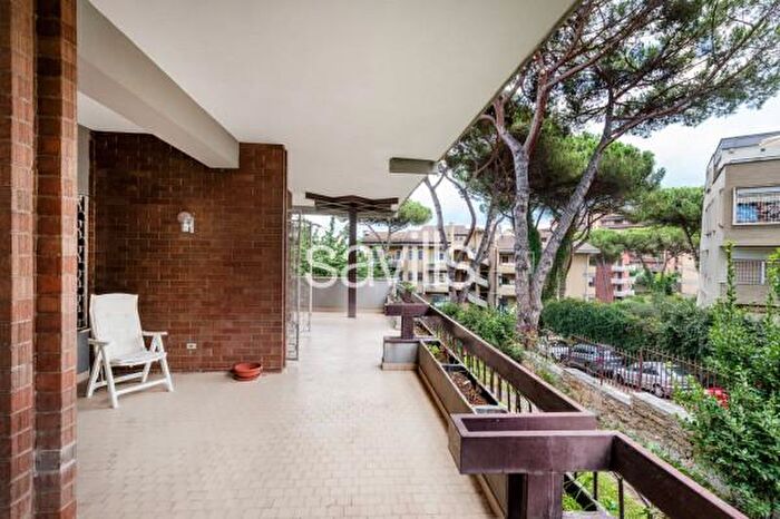 Appartamento quadrilocale in vendita in Via Alberto Litta Modignani, Roma