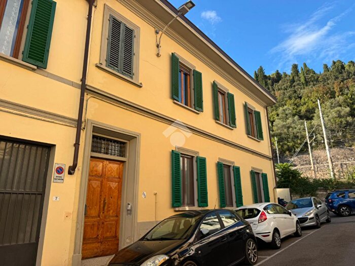 Appartamento con 6 locali in vendita in Via Egisto Fabbri, Fiesole