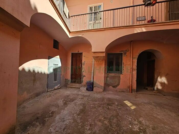 Appartamento trilocale in vendita in Via Vescovado, Pignataro Maggiore