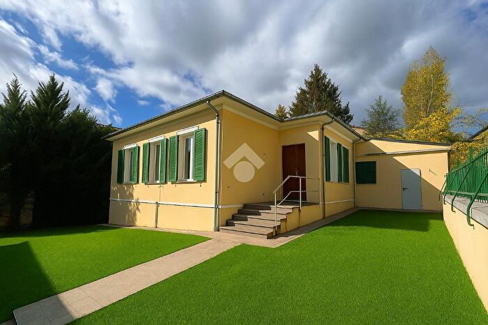 Casa quadrilocale in vendita in Via Vincenzo De Bartholomaeis, LAquila