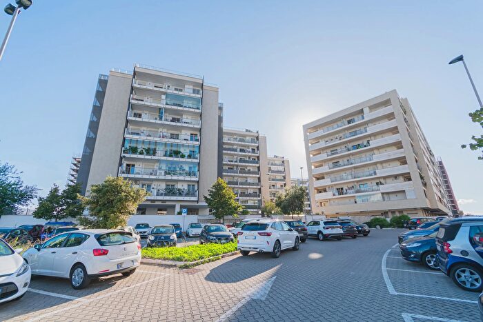 Appartamento trilocale in vendita in Via Luigi De Marchi, Roma