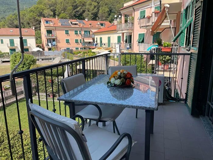 Appartamento con 5 locali in vendita in Via Giovanni Molineri, Andora