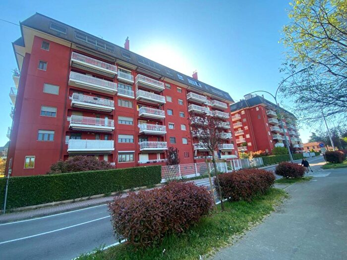 Appartamento trilocale in affitto in Via dei Caduti, Centro, Assago