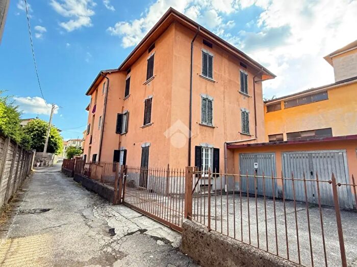 Appartamento trilocale in vendita in Via Enrico Toti, Airuno