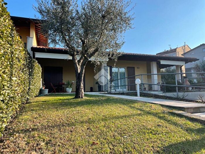 Appartamento bilocale in affitto in VIA CARLO ALBERTO, Moniga del Garda