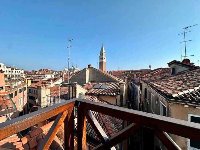Appartamento trilocale in vendita in Venezia