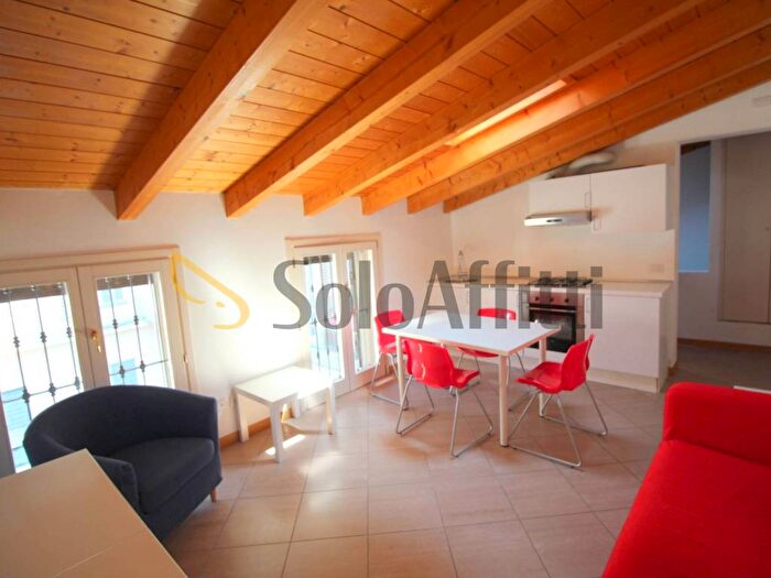 Appartamento bilocale in affitto in Via Azzone Visconti, Centro, Lecco