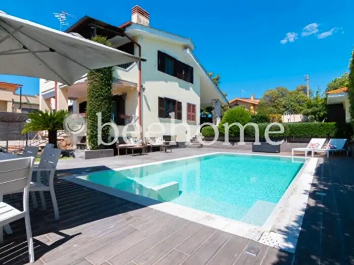Casa con 6 locali in vendita in Via Olbia, Ardea