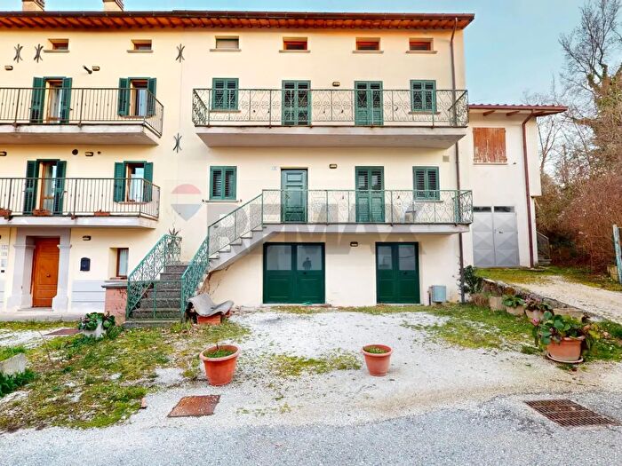Casa con 5 locali in vendita in Gualdo Tadino