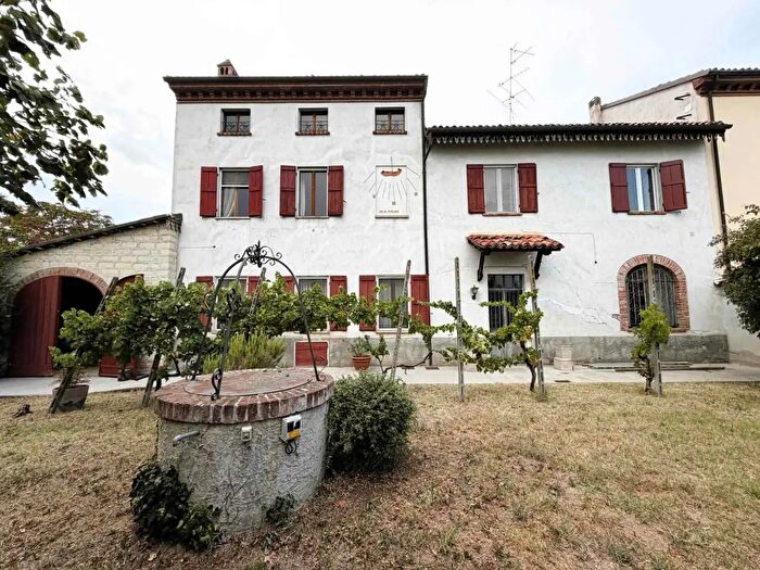 Casa con 8 locali in vendita in Strada Varenghino E Buscarolo, Terruggia
