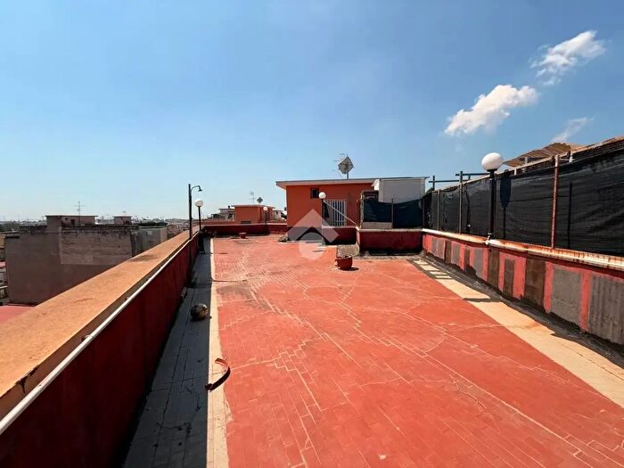 Appartamento trilocale in vendita in Via Cardinale Capecelatro, Napoli