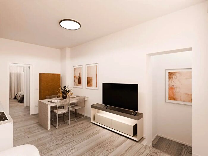 Appartamento trilocale in vendita in Via Creta, Milano