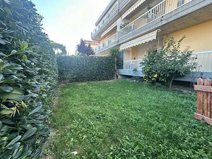 Appartamento trilocale in vendita in Via dei Peligni Snc, Roseto Degli Abruzzi