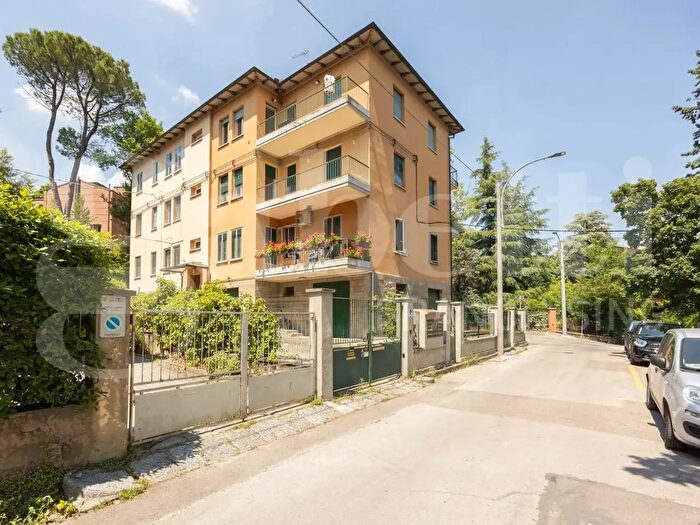 Appartamento con 5 locali in vendita in Via Cimarosa, Bologna
