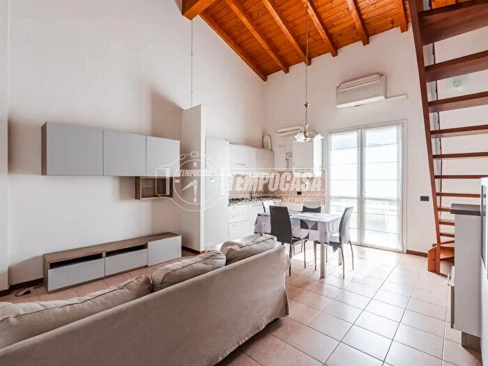 Appartamento trilocale in vendita in Via Camillo Guidelli, Modena