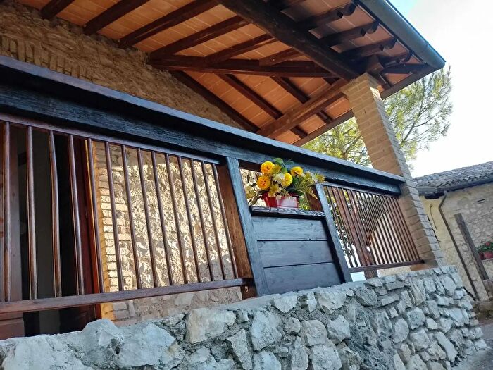 Appartamento quadrilocale in vendita in Localita Casacce, Colli Sul Velino