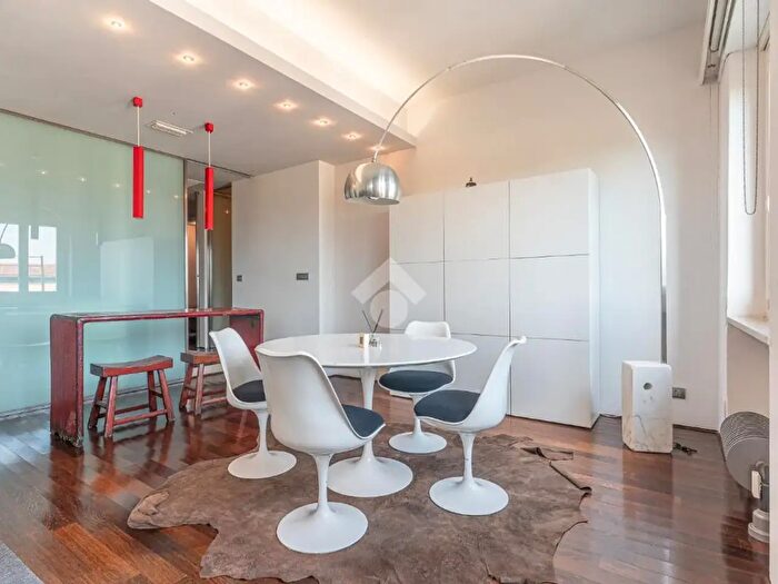 Appartamento trilocale in vendita in Via del Fabbro, Verona