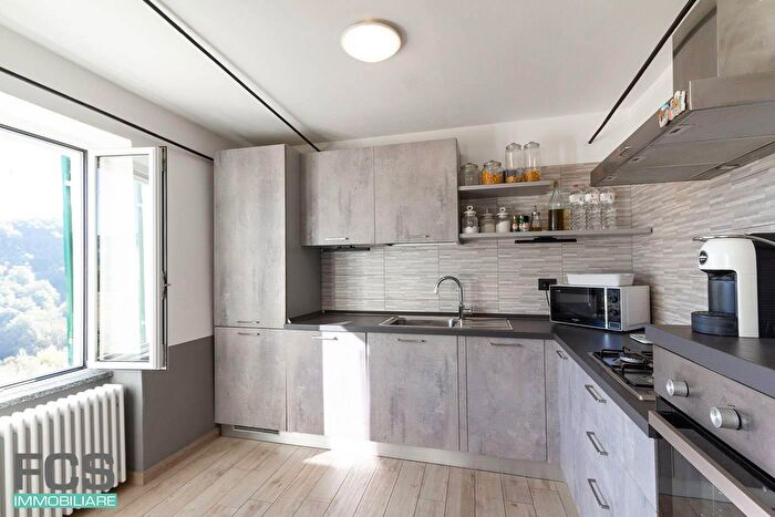 Appartamento quadrilocale in vendita in Via Eugenio Massa, Calice Ligure