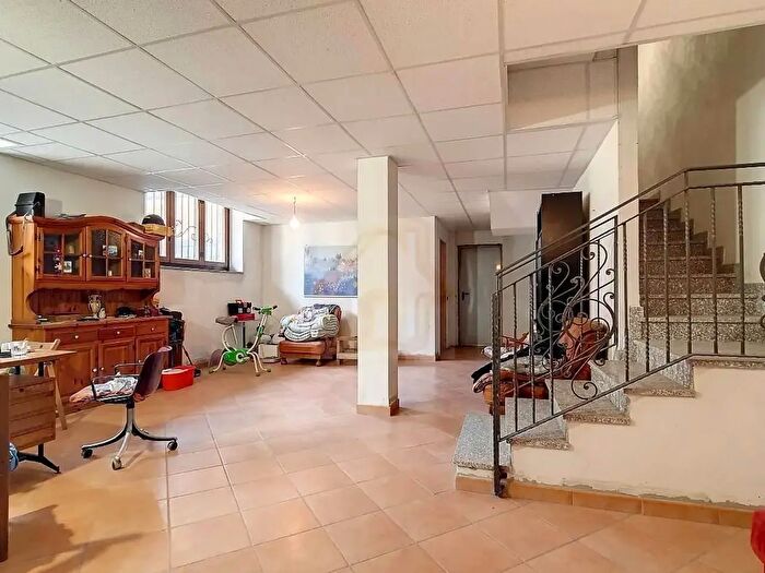 Casa quadrilocale in vendita in Via Calabria, Lainate